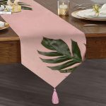 Pembe Zeminde Yaprak Modern Tasarımlı Dekoratif Püsküllü Şönil Üçgen Runner Realhomes