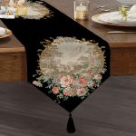 - UcgenRunner-3200-Gorsel1 - Realhomes  Siyah Zeminde Çiçek Bahçesi Exclusive Modern Tasarımlı Püsküllü Şönil Üçgen Runner Realhomes