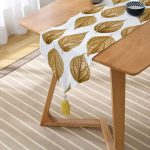 Realhomes 3D Altın Yapraklar Özel Tasarımlı Modern Özel Tasarım Püsküllü Şönil Üçgen Runner Realhomes