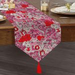 Pembe Zeminli Love You Temalı Modern Püsküllü Şönil Üçgen Runner Realhomes