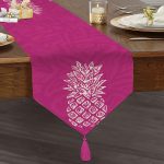 Fuşya Zeminde Ananas Desenli Modern Tasarım Püsküllü Şönil Üçgen Runner Realhomes