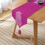 Fuşya Zeminde Ananas Desenli Modern Tasarım Püsküllü Şönil Üçgen Runner Realhomes