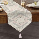 RealHomes Özel Tasarımlı Dijital Baskılı Dekoratif Püsküllü Şönil Üçgen Runner Realhomes