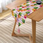 Realhomes Pembe Zeminli Ananaslar Özel Tasarım Püsküllü Şönil Üçgen Runner Realhomes