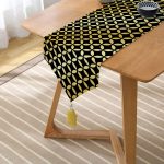 Realhomes Siyah Zeminde Gold Geometrik Desenli Dekoratif Özel Tasarım Püsküllü Şönil Üçgen Runner Realhomes