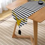 Realhomes Çizgili Gold Geyik Desenli Modern Özel Tasarım Püsküllü Şönil Üçgen Runner Realhomes