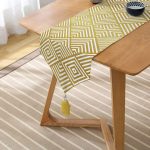 Realhomes Geometrik Altın Kabartma Desenli Özel Tasarım Püsküllü Şönil Üçgen Runner Realhomes