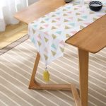 Realhomes Üçgen Geometrik Şekiller Özel Tasarımlı Dekoratif Püsküllü Şönil Üçgen Runner Realhomes