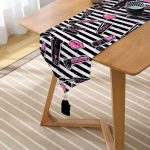 Realhomes Siyah Çizgili Popart Makeup Desenli Dekoratif Özel Tasarım Püsküllü Şönil Üçgen Runner Realhomes