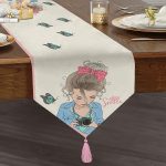 Realhomes Özel Tasarım Smile Take Up Desenli Dekoratif Özel Tasarım Püsküllü Şönil Üçgen Runner Realhomes