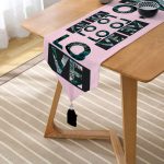 Realhomes Love Yaprak Detaylı Özel Tasarım Püsküllü Şönil Üçgen Runner Realhomes