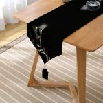 Realhomes Siyahı Kadın Motifli Özel Tasarım Püsküllü Şönil Üçgen Runner Realhomes