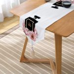 - UcgenRunner-3363-Gorsel2 - Realhomes Coco Parfüm Tasarımlı Dijital Baskılı 3D Püsküllü Şönil Üçgen Runner Realhomes