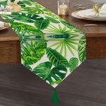 Beyaz Zeminde Watercolor Yapraklar Özel Tasarımlı Püsküllü Şönil Üçgen Runner Realhomes