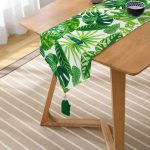 Beyaz Zeminde Watercolor Yapraklar Özel Tasarımlı Püsküllü Şönil Üçgen Runner Realhomes