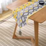 - UcgenRunner-3374-Gorsel2 - Realhomes  Sarı Gri Zigzag Desenli Modern Tasarımlı Dekoratif Püsküllü Şönil Üçgen Runner Realhomes