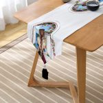 Mutluluk Manzarası Suluboya Çizimli Özel Tasarım Dekoratif Püsküllü Şönil Üçgen Runner Realhomes