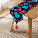 Siyah Zeminde Pempe Mavi Zambak Desenli Modern Püsküllü Şönil Üçgen Runner Realhomes