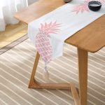 - UcgenRunner-3404-Gorsel2 - Realhomes Beyaz Zeminde Pembe Ananas Tasarımlı Dijital Baskılı Püsküllü Şönil Üçgen Runner Realhomes