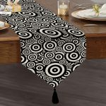 Realhomes Siyah Beyaz Geometrik Yuvarlak Tasarımlı Modern Özel Tasarım Püsküllü Şönil Üçgen Runner Realhomes