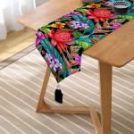 Siyah Zeminde Watercolor Bitkiler Motifli Özel Tasarım Püsküllü Şönil Üçgen Runner Realhomes