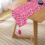 - UcgenRunner-3467-Gorsel2 - Realhomes Modern Tasarımlı Kırmızı Kalpler Özel Tasarım Püsküllü Şönil Üçgen Runner Realhomes