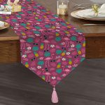 - UcgenRunner-3520-Gorsel1 - Realhomes Mor Zeminde Flamingo Tasarımlı Modern Püsküllü Şönil Üçgen Runner Realhomes