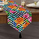 RealHomes Özel Tasarımlı Dijital Baskılı Dekoratif Püsküllü Şönil Üçgen Runner Realhomes