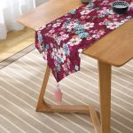 - UcgenRunner-3627-Gorsel2 - Realhomes Realhomes Fusya Zeminde Beyaz Çiçekler Dijital Baskılı Püsküllü Şönil Üçgen Runner Realhomes