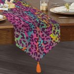 - UcgenRunner-3645-Gorsel1 - Realhomes Realhomes Renkli Leopar Desenli Dijtal Baskılı Modern Püsküllü Şönil Üçgen Runner Realhomes