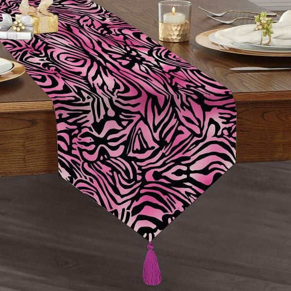 Realhomes Zebra Desenli Dijital Baskılı Modern Püsküllü Şönil Üçgen Runner Realhomes