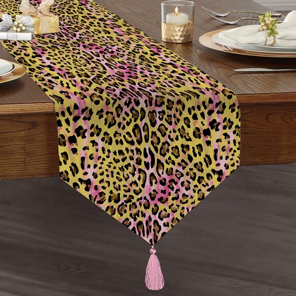 Realhomes Zebra Desenli Dijital Baskılı Modern Püsküllü Şönil Üçgen Runner Realhomes