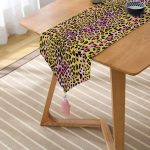 Realhomes Leopar Motifli Dijital Baskılı Püsküllü Şönil Üçgen Runner Realhomes