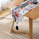 Realhomes Beyaz Zeminde Kırmızı Çiçekler Dijital Baskılı Modern Püsküllü Şönil Üçgen Runner Realhomes