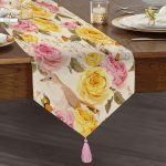 Realhomes Beyaz Zeminde Renkli Güller Dijital Baskılı Modern Püsküllü Şönil Üçgen Runner Realhomes