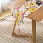 Realhomes Beyaz Zeminde Renkli Güller Dijital Baskılı Modern Püsküllü Şönil Üçgen Runner Realhomes