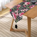 Realhomes Çizgili Zeminde Rengarenk Çiçekler Dijital Baskılı Modern Püsküllü Şönil Üçgen Runner Realhomes