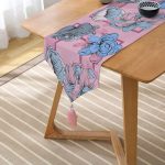 - UcgenRunner-3878-Gorsel2 - Realhomes  Realhomes Pembe Zeminde Mavi Zambak Motifli Dijital Baskılı Modern Püsküllü Şönil Üçgen Runner Realhomes