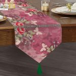 Realhomes Pembe Zeminde Kelebek Desenli Dijital Baskılı Modern Püsküllü Şönil Üçgen Runner Realhomes