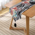 - UcgenRunner-4027-Gorsel2 - Realhomes Realhomes Özel Tasarım Dijital Baskılı Modern Püsküllü Şönil Üçgen Runner Realhomes