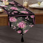 Realhomes Modern Siyah Zemin Ve Çiçeklerin Uyumu Özel Tasarım Püsküllü Şönil Üçgen Runner Realhomes