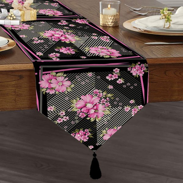 Realhomes Siyah Zigzag Zeminde Ilkbahar Çiçekleri Temalı Püsküllü Şönil Üçgen Runner Realhomes