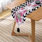 - UcgenRunner-4172-Gorsel2 - Realhomes  Realhomes Siyah Zigzag Zeminde Ilkbahar Çiçekleri Temalı Püsküllü Şönil Üçgen Runner Realhomes