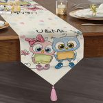 Realhomes Sevimli Kediler Dijital Baskılı Dekoratif Özel Tasarım Püsküllü Şönil Üçgen Runner Realhomes