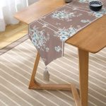 Realhomes Kahverengi Ve Çiçeklerin Uyumu Özel Tasarım Dijital Baskılı Püsküllü Şönil Üçgen Runner Realhomes