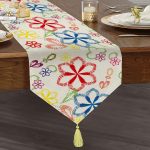 Beyaz Zeminde Çiçek Motifleri Özel Tasarım Püsküllü Şönil Üçgen Runner Realhomes