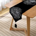 Siyah Zeminde Beyaz Dekoratif Desenli Püsküllü Şönil Üçgen Runner Realhomes