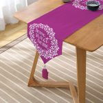 - UcgenRunner-506-Gorsel2 - Realhomes  Home Sweet Home Dijital Baskılı Dekoratif Püsküllü Şönil Üçgen Runner Realhomes