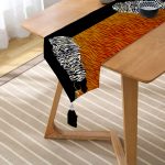 - UcgenRunner-5100-Gorsel2 - Realhomes Siyah Ve Karamel Zeminde Zenci Kadın Dijital Baskılı Püsküllü Şönil Üçgen Runner Realhomes