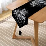 Siyah Zeminde Gül Baskılı Modern Püsküllü Şönil Üçgen Runner Realhomes